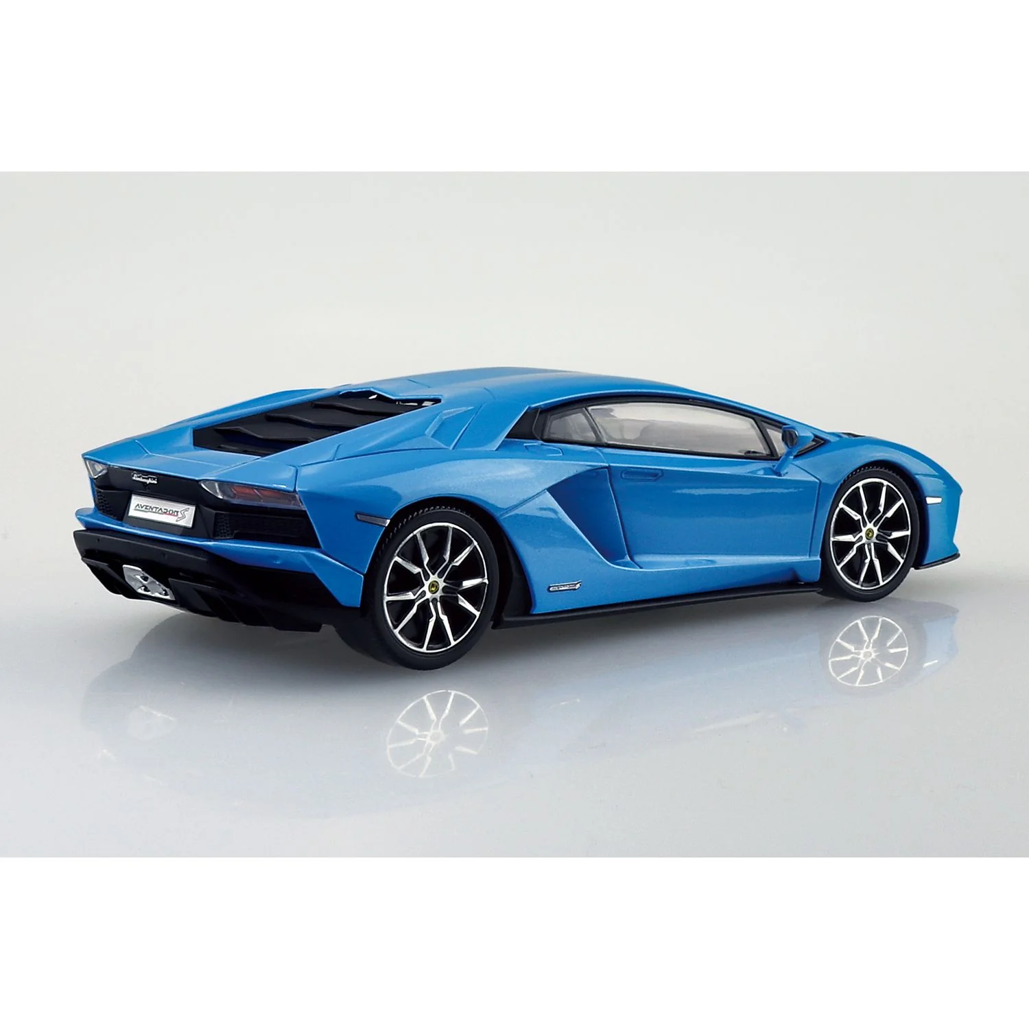 Aoshima 1/32 Snap Kit Lamborghini Aventador S – Pearl Blue - Image 3